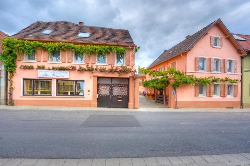 怀恩豪斯阿尔特斯酒店 Neustadt an der Weinstraße 外观 照片